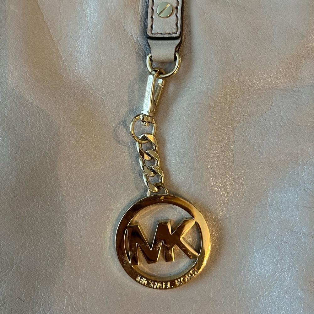 Michael Kors Leather Bag w/ gold accents - Picture 4 of 16
